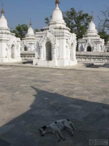 2015-01-10-Mandalay-Kuthodaw-Paya-Stupa-Library-Myanmar-IMG_7850
