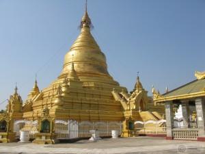 2015-01-10-Mandalay-Kuthodaw-Paya-Stupa-Library-Myanmar-IMG_7862