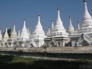 2015-01-10-Mandalay-Sanda-Muni-Stupa-Commentary-on-Library-Myanmar-IMG_7686