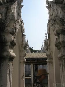2015-01-10-Mandalay-Sanda-Muni-Stupa-Commentary-on-Library-Myanmar-IMG_7694