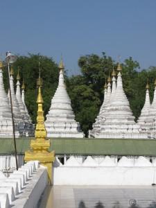 2015-01-10-Mandalay-Sanda-Muni-Stupa-Commentary-on-Library-Myanmar-IMG_7729