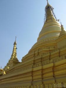 2015-01-10-Mandalay-Sanda-Muni-Stupa-Commentary-on-Library-Myanmar-IMG_7736