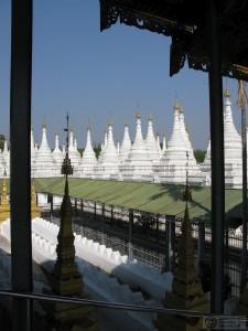 2015-01-10-Mandalay-Sanda-Muni-Stupa-Commentary-on-Library-Myanmar-IMG_7749