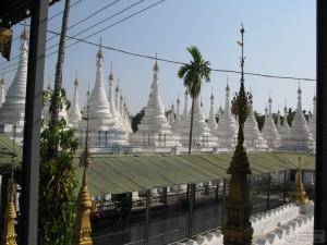 2015-01-10-Mandalay-Sanda-Muni-Stupa-Commentary-on-Library-Myanmar-IMG_7750