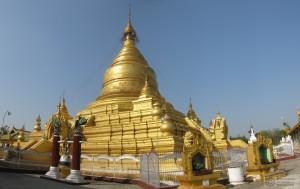 2015-01-11-Mandalay-Kuthodaw-Paya-Stupa-Library-Myanmar-Panorama20