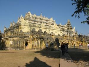 2015-01-12-Mandalay-Maha-Aungmye-Bonzan-Monastery-Myanmar-IMG_8886