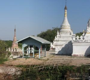 2015-01-13-Mandalay-Maha-Aungmye-Bonzan-Monastery-Myanmar-Panorama04
